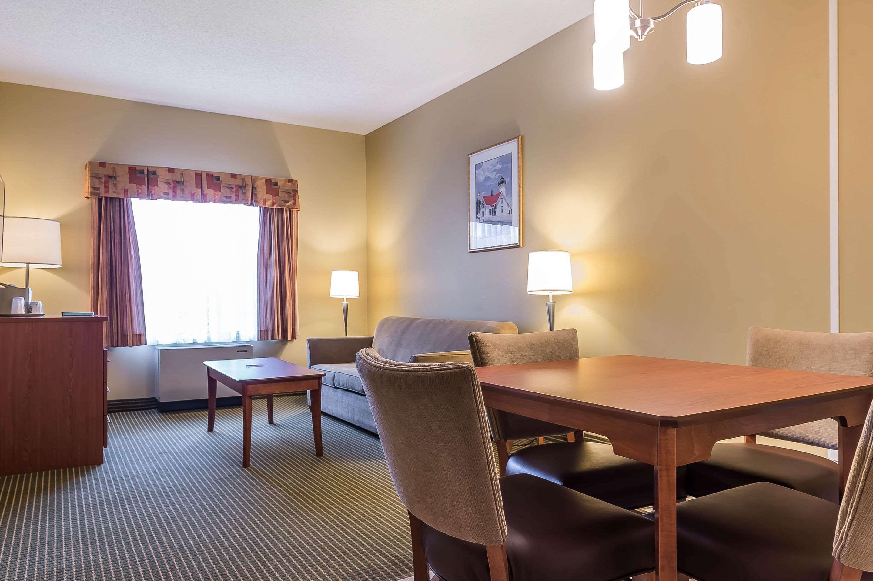 Quality Inn & Suites Hawkesbury Exteriér fotografie