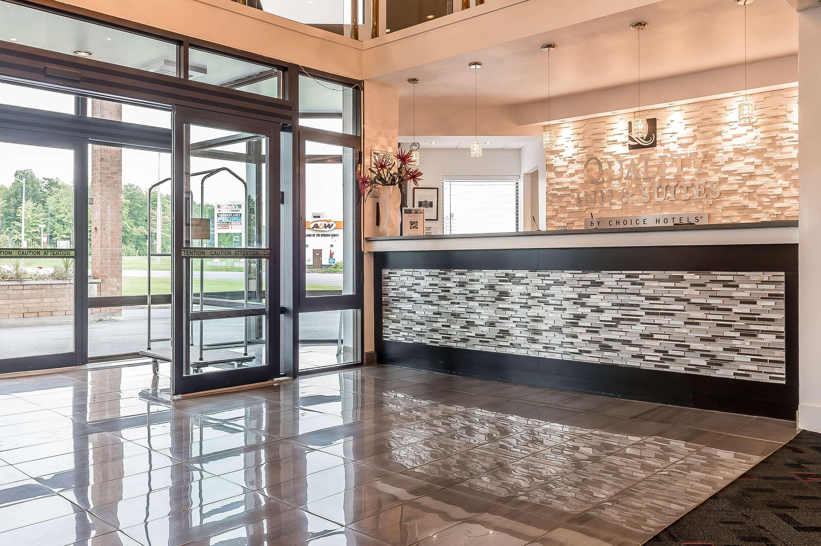 Quality Inn & Suites Hawkesbury Exteriér fotografie