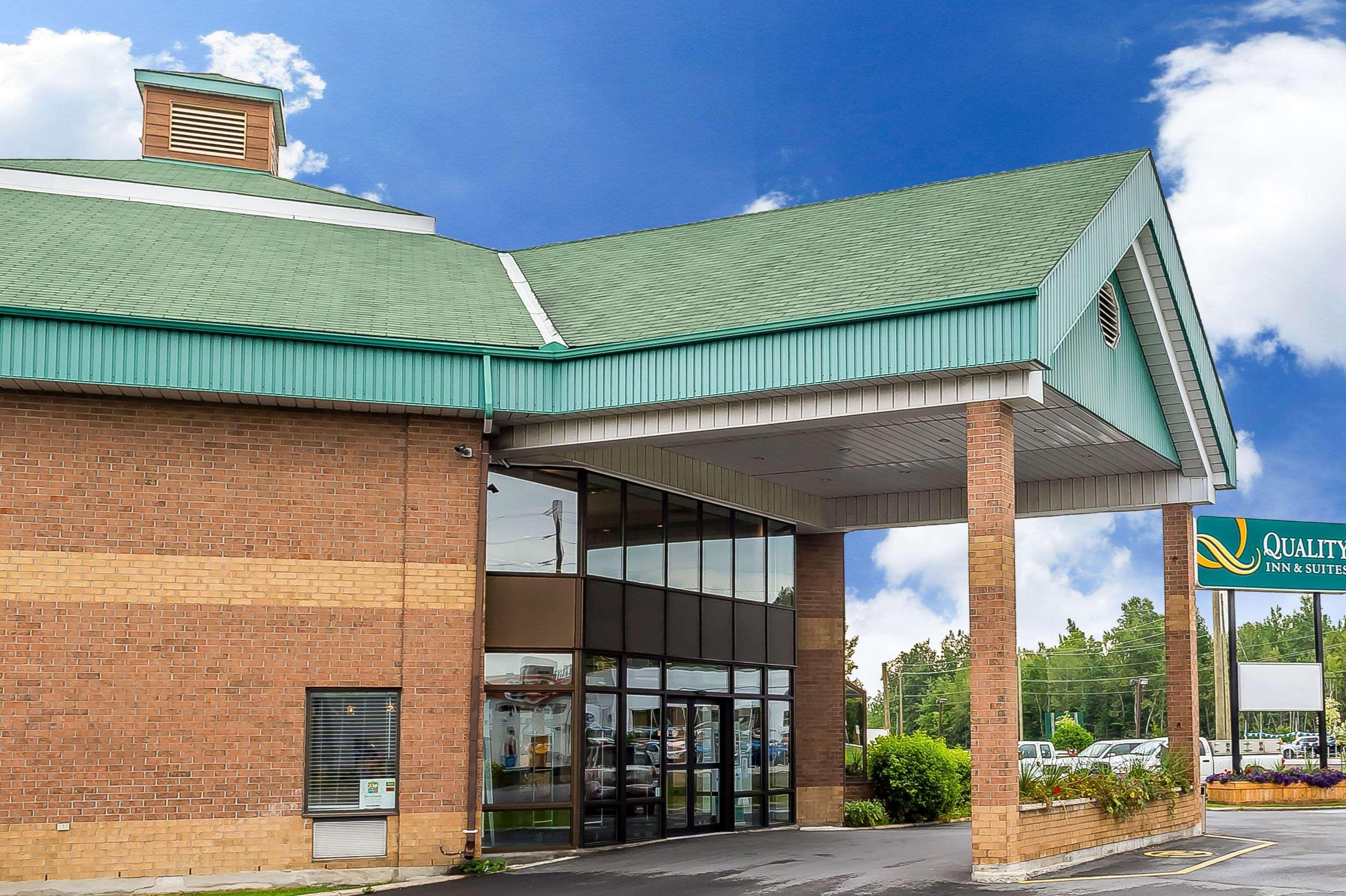 Quality Inn & Suites Hawkesbury Exteriér fotografie