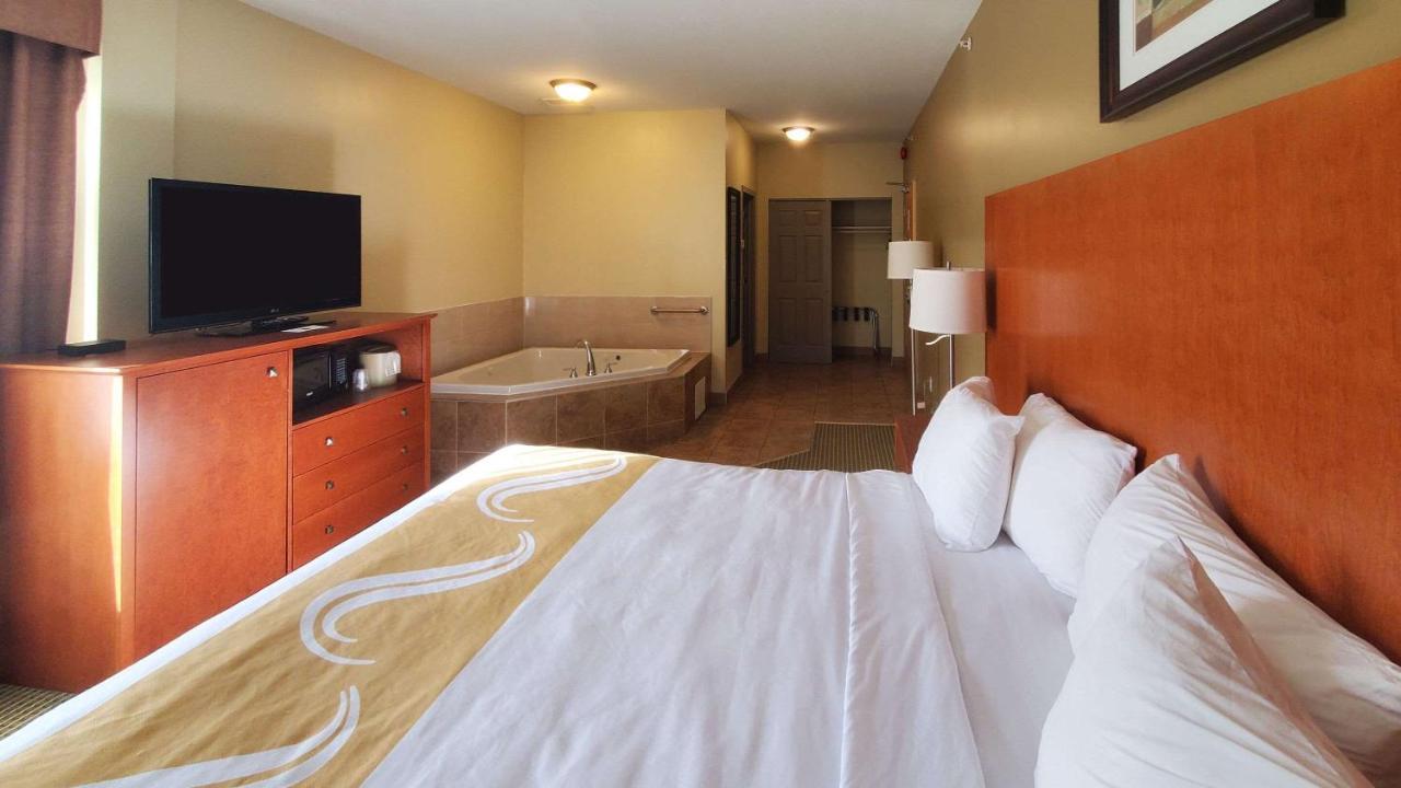 Quality Inn & Suites Hawkesbury Exteriér fotografie