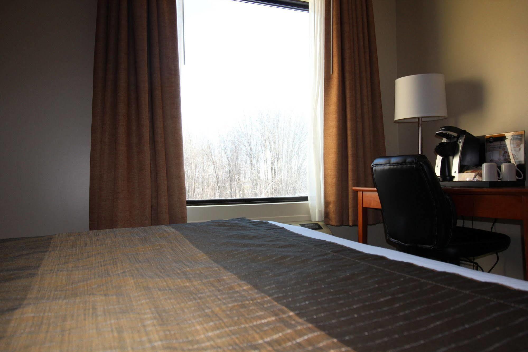 Quality Inn & Suites Hawkesbury Exteriér fotografie